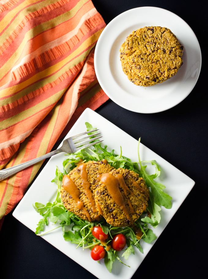 Pumpkin Quinoa Veggie Burgers - thyme and sage provide a nice accent to pumpkin and BBQ flavors in this quick and easy vegan gluten-free recipe | VeggiePrimer.com