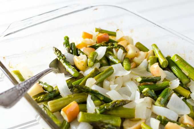 Simple Roasted Asparagus with Apple & Onion - this simple vegan and gluten-free recipe mixes the earthy taste of asparagus with the sweet flavors of apple and onion. It makes a great side dish or serve it on a bed of brown rice for a complete meal! | VeggiePrimer.com