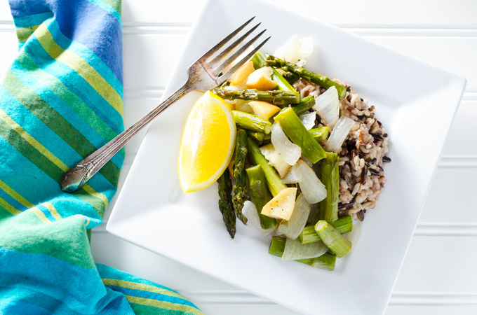 Simple Roasted Asparagus with Apple & Onion - this simple vegan and gluten-free recipe mixes the earthy taste of asparagus with the sweet flavors of apple and onion. It makes a great side dish or serve it on a bed of brown rice for a complete meal! | VeggiePrimer.com