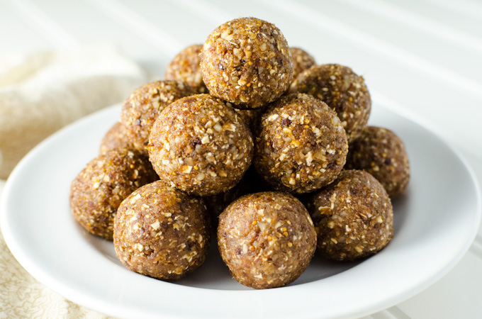 No-Bake Walnut Fig Energy Bites - if you are looking for a not-too-sweet fig cookie, check out this gluten-free vegan recipe! It's quick and easy to prepare and loaded with healthy ingredients! | VeggiePrimer.com