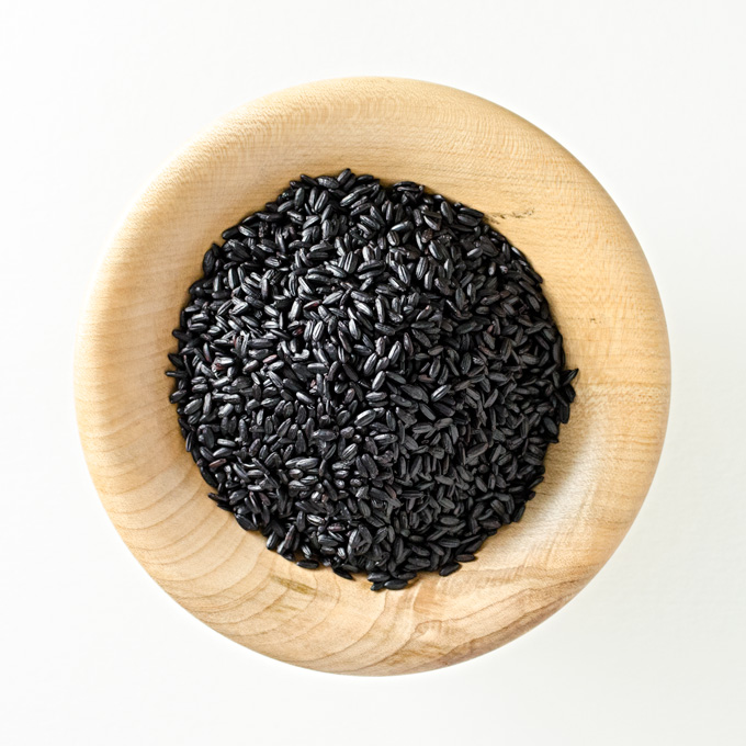 Black Rice Veggie Salad - A.K.A. Forbidden Rice - you could use brown rice in this gluten-free vegan recipe, but it wouldn't look nearly as pretty! | VeggiePrimer.com